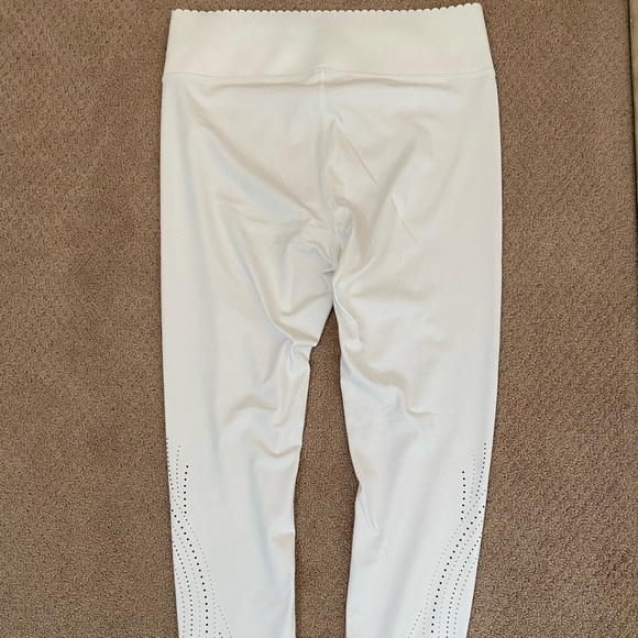 MPG Tights with Scalloped Hem - Picture 3 of 3